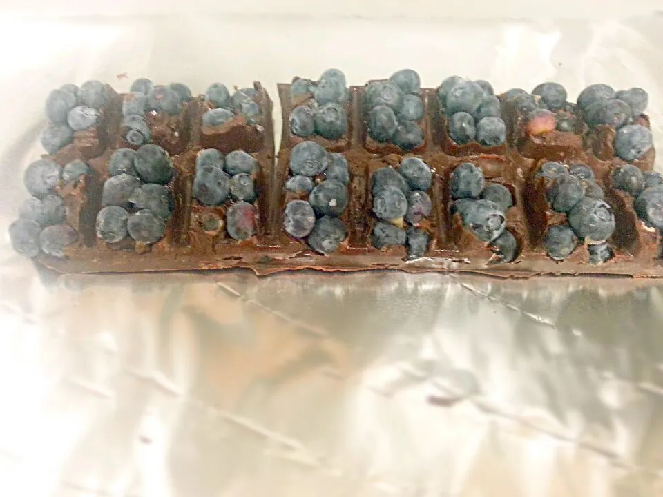 blueberries in chocolate|angie smithさん