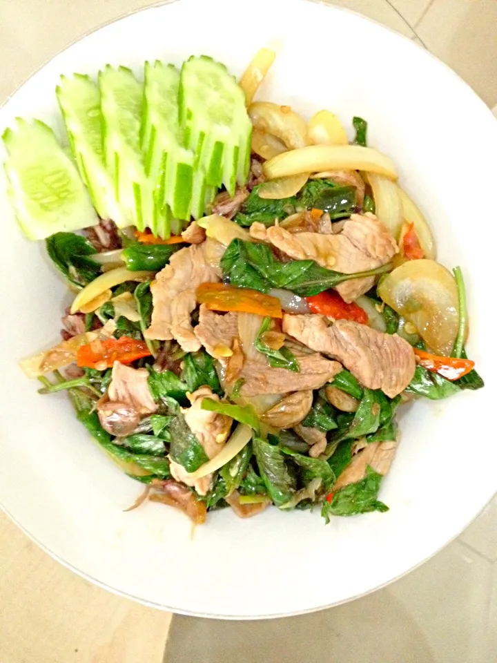 🐷🐷 หมูผัดพริกใบโหระพา (Phad phrik bi horapha)|Kajinuchさん