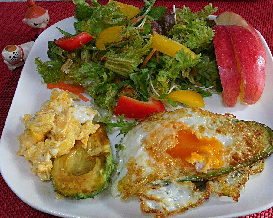 namastelotus michakoさんのFried egg in avocado|ハートがポッポさん