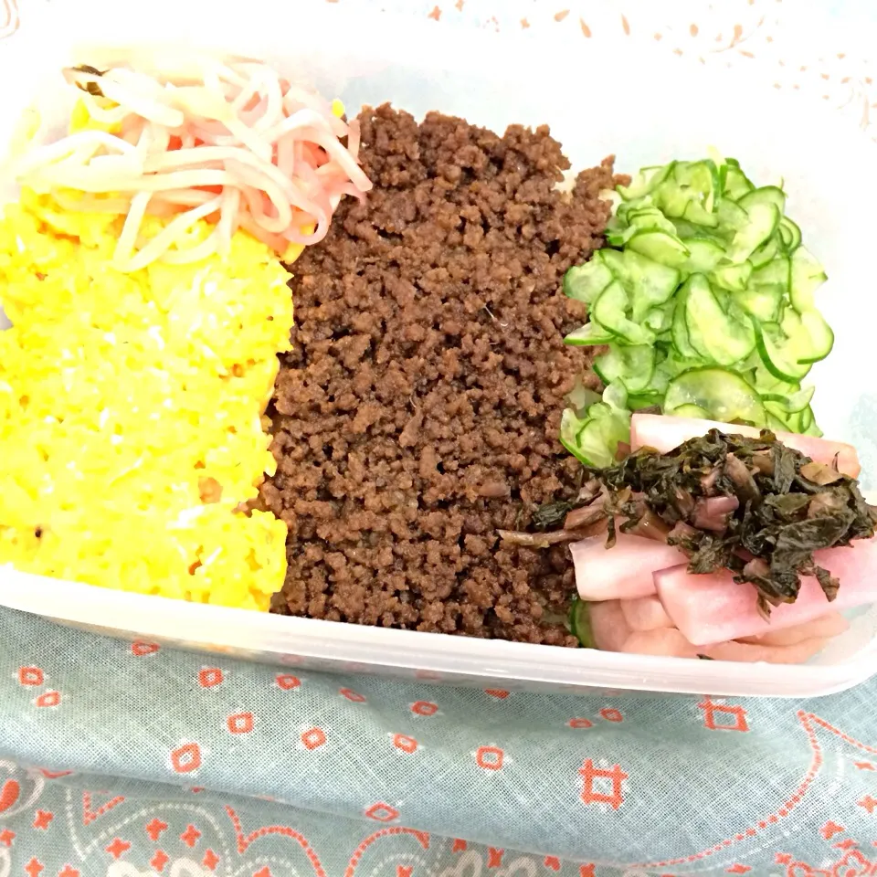 今日のお弁当、牛そぼろの三色ごはん☆！|miwnozさん