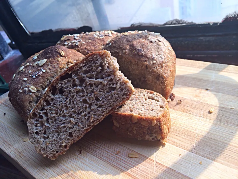 Snapdishの料理写真:Scotland wholemeal rye oats bread|🍞LeeLee🍞さん