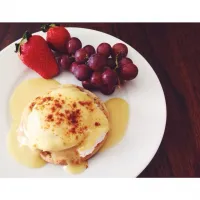 Snapdishの料理写真:First time making Eggs Benedict. It was a success!|becky chenierさん