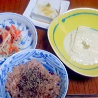 Snapdishの料理写真:二十日正月のお赤飯に、湯葉とごま豆腐、干し柿入りなます|ざざさん