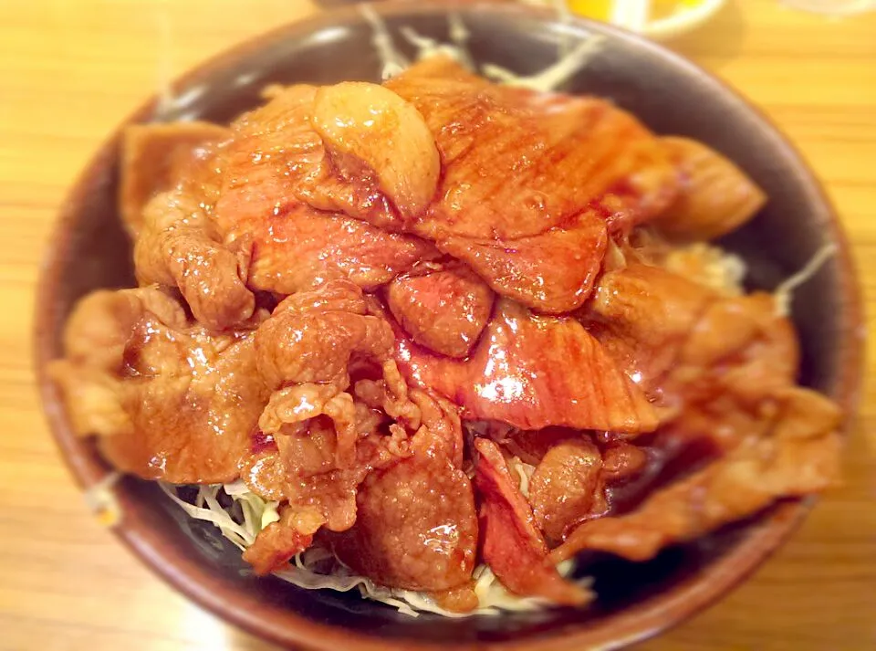 うす焼きトンテキ丼|Takaya Nomraさん