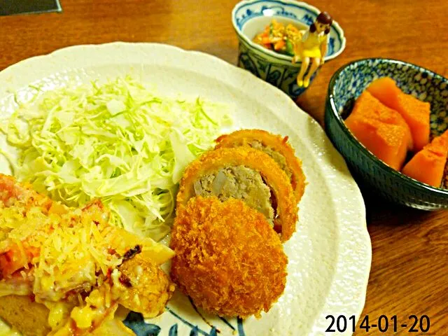 夕飯：キャベツ切って南瓜炊いた以外は出来合いの物です(ﾉ∀`)|うみたんさん