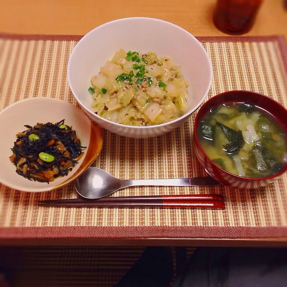 白菜の餡掛け丼、ひじきの煮物|はるさん