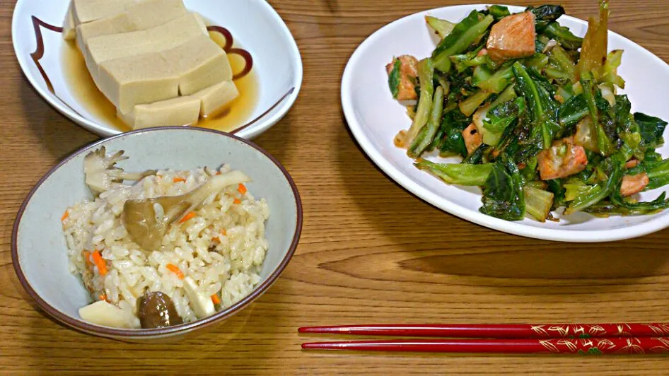 ・舞茸の炊き込みご飯
・春キャベツと塩鮭のニンニク蒸し焼き
・高野豆腐の煮付け|ようかんさん