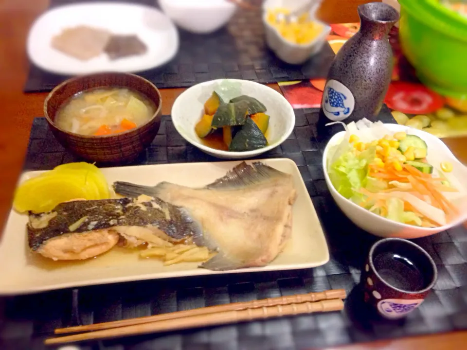 子持ち鰈の煮付けと清酒白神🍶|マニラ男さん