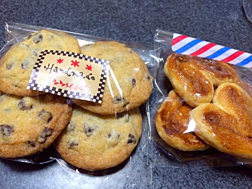 Snapdishの料理写真:#夜おやつ チョコチップクッキー、パイ。ご存知テクニ師の手づくりお菓子。マジで味が合う！|ms903さん