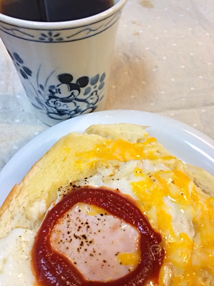 目玉焼きチーズトースト＆珈琲|ゆりっちょんさん