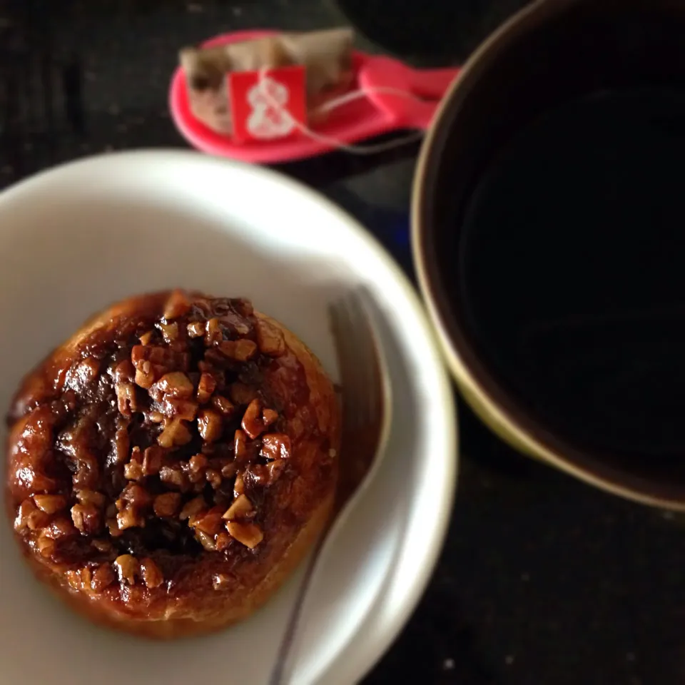 Pecan Roll with Tea|didi kullawadeeさん