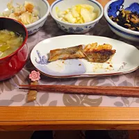 鱈の西京焼き、キャベツのコンソメスープ、ひじき煮物、白菜柚子漬け、百合根の梅煮|Mayuko Okada Kobayashiさん