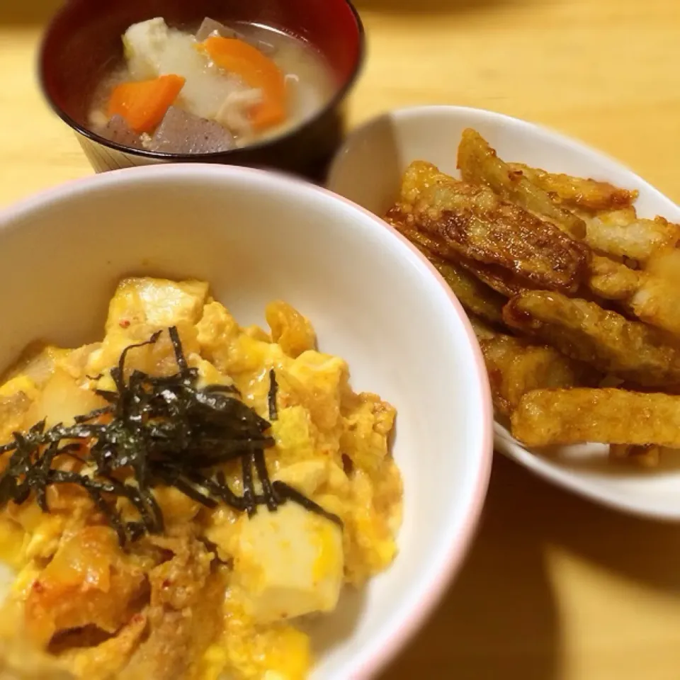 ✳︎豆腐とキムチの卵とじ丼✳︎揚げ蓮根の甘辛和え✳︎豚汁|こまあずさん