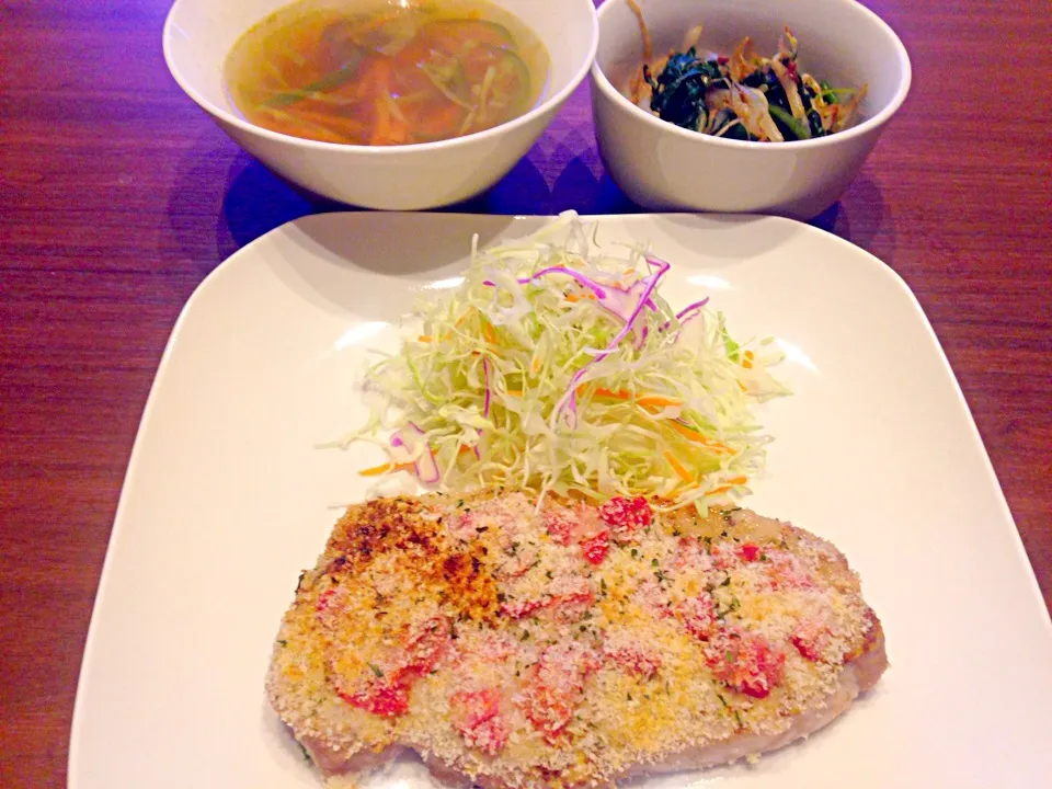 豚肉のパン粉焼きとほうれん草のおかか和えと千切り野菜のホットスープ|あやかさん