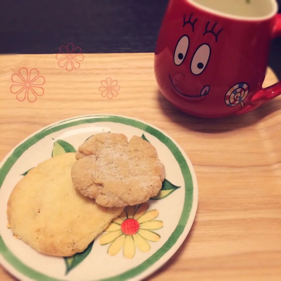 Snapdishの料理写真:青汁ホットミルク＆シュガークッキー❁ピーナッツバタークッキー❁|milky328さん