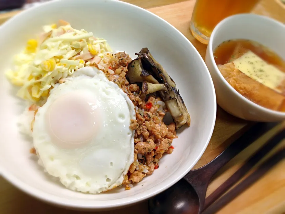 ガパオライス〜‼目玉焼き焼き過ぎた(T ^ T)|ひよさん