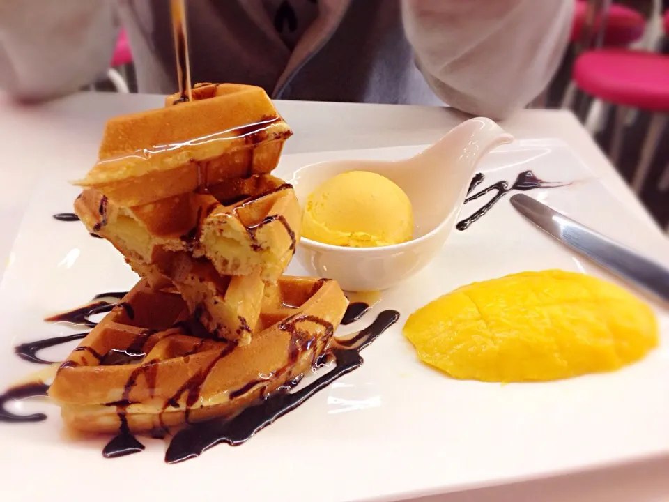 Mango waffle🍳🍴😋|PeonyYanさん