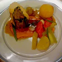 chicken ballotin, carrotcreme, glaced rootvegetables, madeira glaced onions, fondant patato, taragonsause|Charlotte Walrantさん