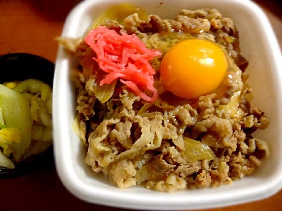 深夜の牛丼弁当|Kunisanoさん