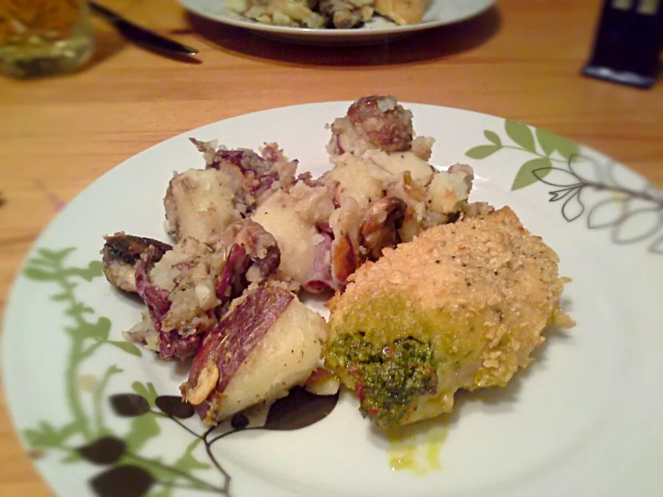 Spinach basil pesto stuffed chicken with garlic smashed potatoes|Fe's kitchenさん