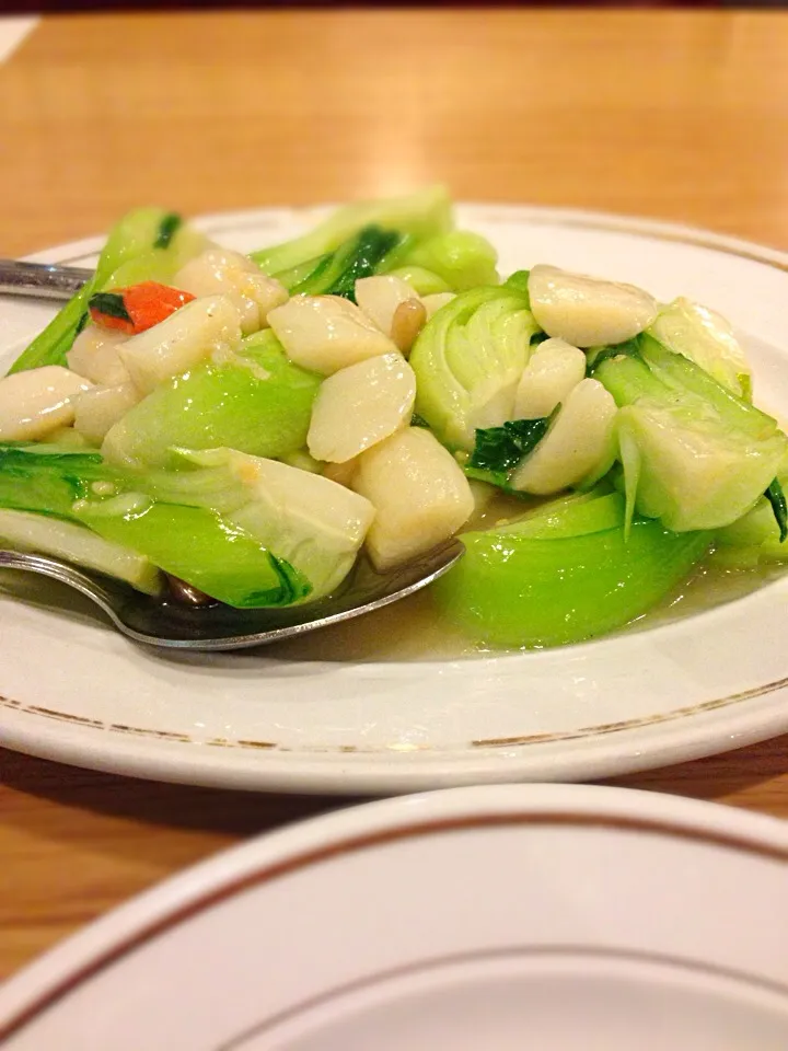 Snapdishの料理写真:Scallops, baby bok choy, XO sauce|Seanさん