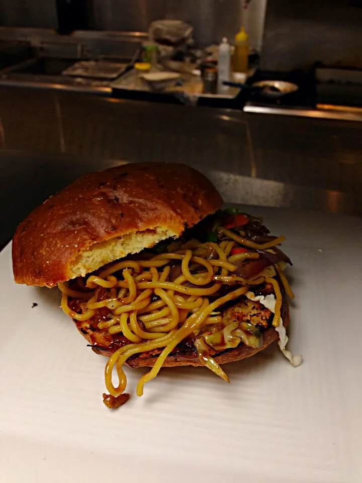 Snapdishの料理写真:Yakisoba on a bun|Seanさん