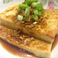 Tofu steak with original garlic ginger sauce.|yukさん