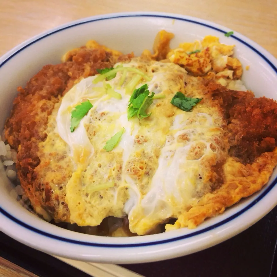 かつ屋のカツ丼。|かおちゃんさん