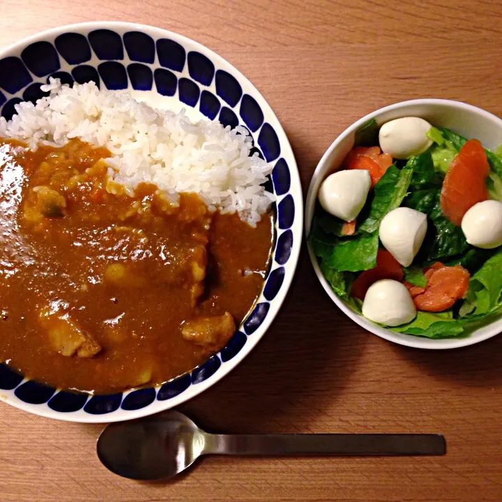 Snapdishの料理写真:カレー、サラダ|ようたさん