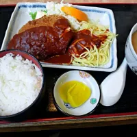 Snapdishの料理写真:メンチカツ定食 函館|すなっぷさんさん