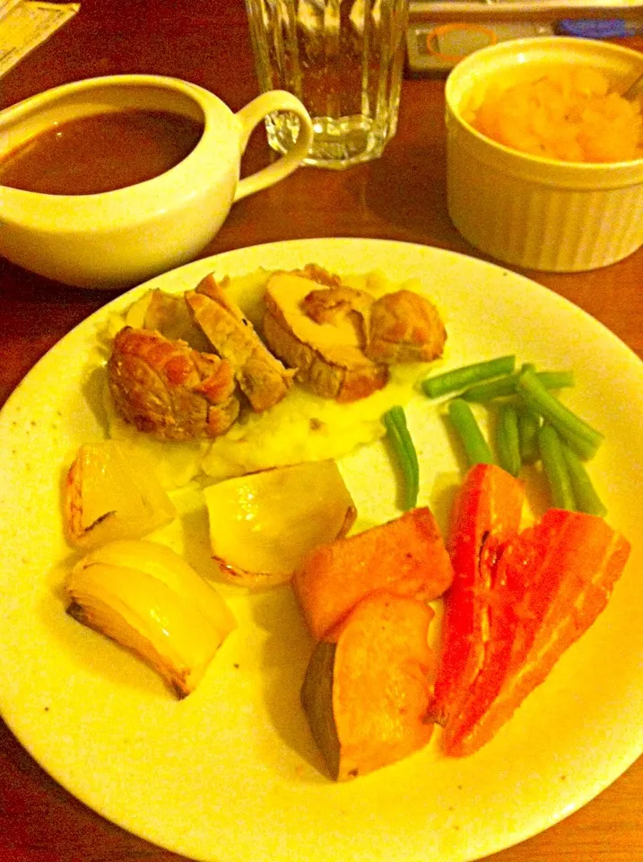 Snapdishの料理写真:Honey and lemon roasted mini pork roast|Tracey Northcottさん