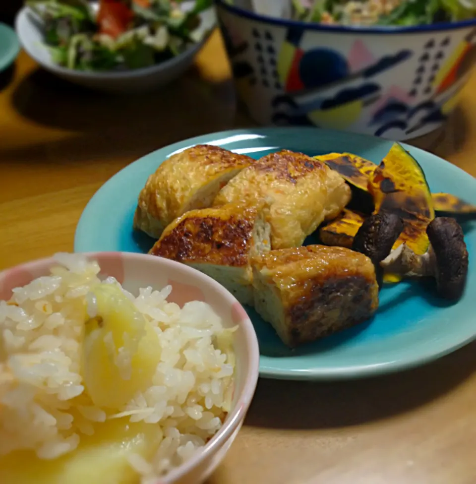 お稲荷おから鶏バーグ・ジャガイモと生姜の炊き込みご飯・ベビーリーフとナッツのサラダ|さちこ(さがねっち)さん