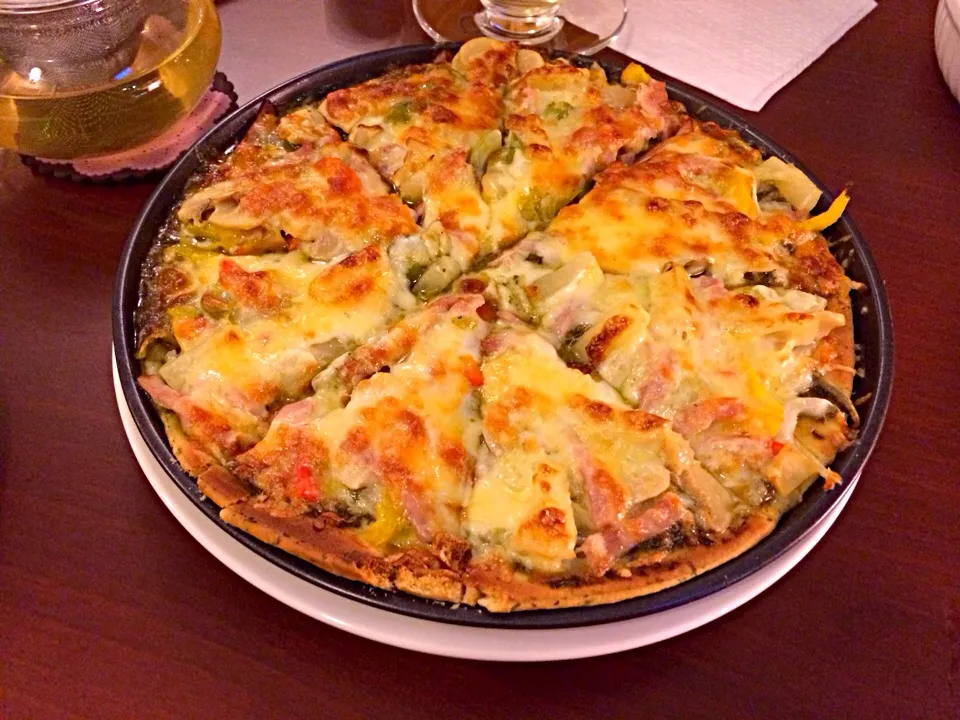 Snapdishの料理写真:Hawaiian Turkey Ham Pizza|angela angieさん