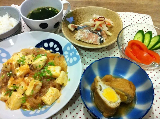 麻婆春雨豆腐・卵の巾着煮・鮭の飯寿司・トマトとキュウリサラダ・わかめスープ|まーままさん