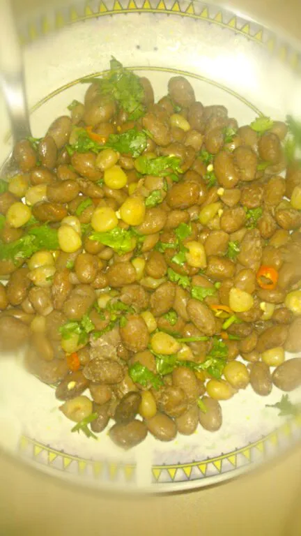 Beans and maize (Githeri) with chopped coriander and chillies|Proprivacy Eveyさん