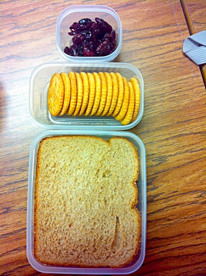 turkey sandwich with ritz and craisins|Whitney Kinnisonさん