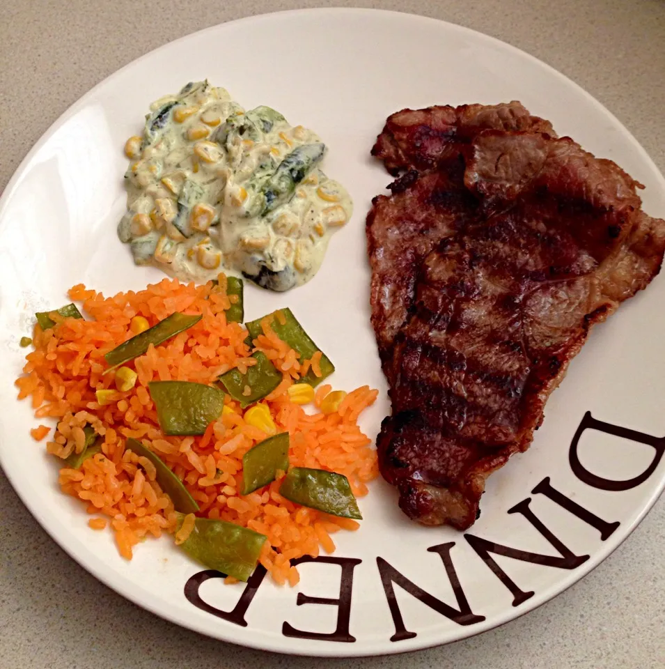 Carne Asada acompañada de Rajas Poblanas con Elote, Cebolla y Crema, y Arroz con Chícharo Chino y Elote.|Loreleyさん