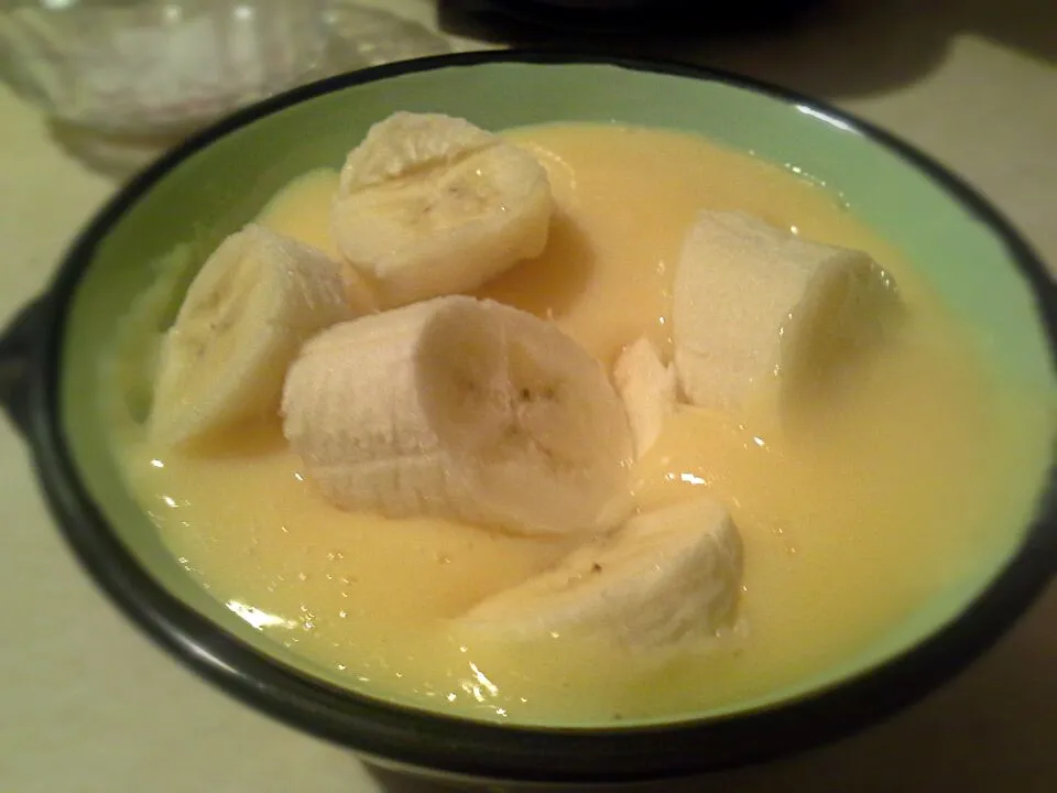 Custard and bananas|Fe's kitchenさん