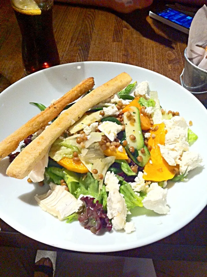 Goats cheese and butternut squash salad|🍓Jolejo🍓さん