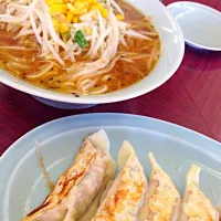 満北亭 味噌ラーメンと餃子|くいものBar ツイステッドホイール都留さん