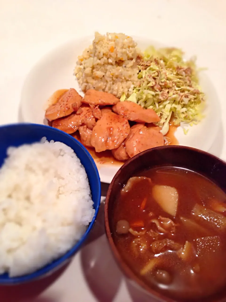 鶏むね肉の照り焼き、ポテトサラダ、具だくさん豚汁😁|くろさん