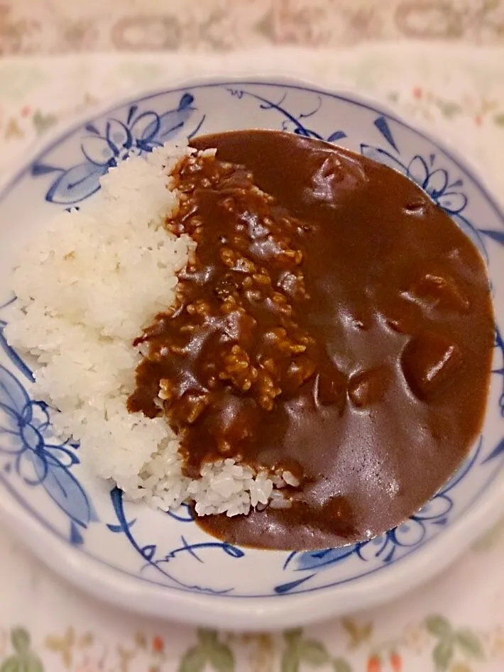 カレー。なかなか旨い。|軍曹さん