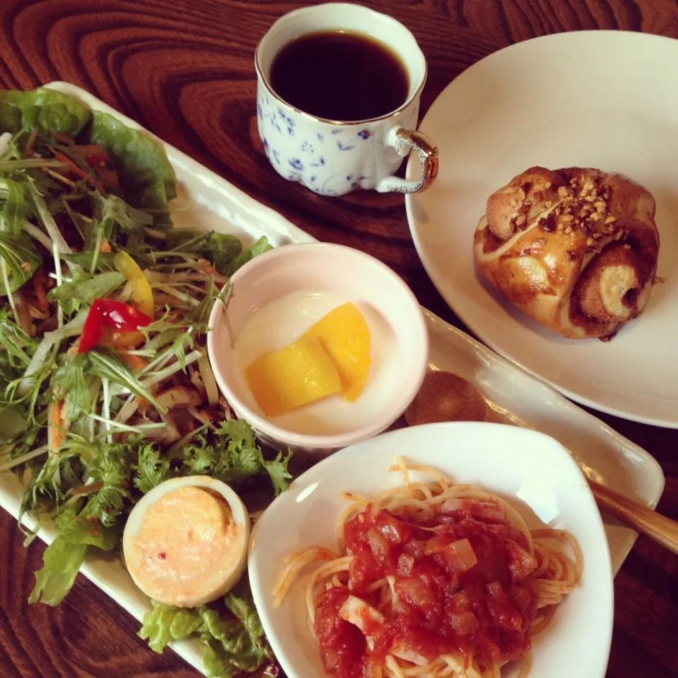 パン教室♡珈琲とお野菜プレートとシナモンロール|gumicoさん