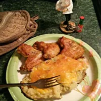 Twice baked potato & HOT wings|Anthony James Davisさん