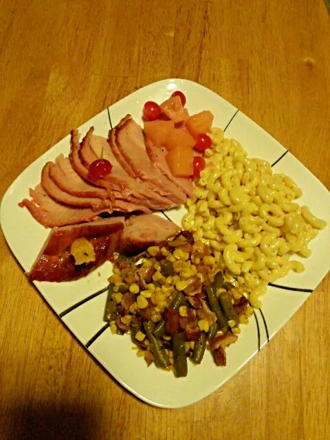 Candied ham, mac & cheese and suckatash|Anthony James Davisさん