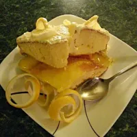 Lemon cake with lemon filling|Anthony James Davisさん