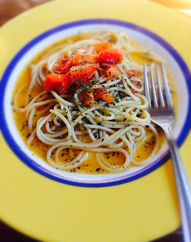 お仕事LUNCH⭐️トマトとバジリコのパスタ|ももこさん