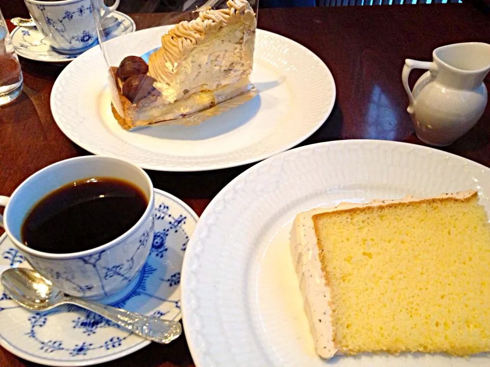 Snapdishの料理写真:紅茶のシフォンケーキと渋皮モンブラン ／椿屋珈琲店|まるまさん