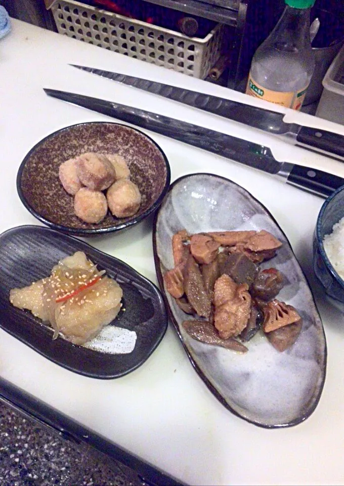 Snapdishの料理写真:里芋の唐揚げ、舌平目の南蛮漬け、筑前煮。
今夜の賄いです＼(^o^)／|森ちゃんさん