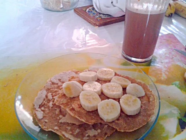 21/01/2014 - lanche da tarde

panquecas de claras, aveia e farinha de amendoim + bananas + whey|Gabriela Baptistaさん